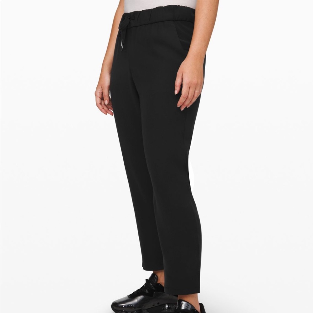 Lululemon 7/8 On The Fly Pant Woven - Size 8!